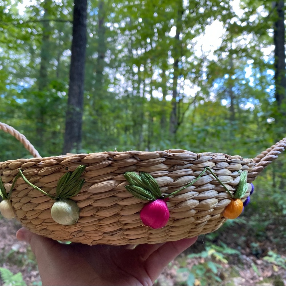 Vintage Basket - Picture 2 of 11